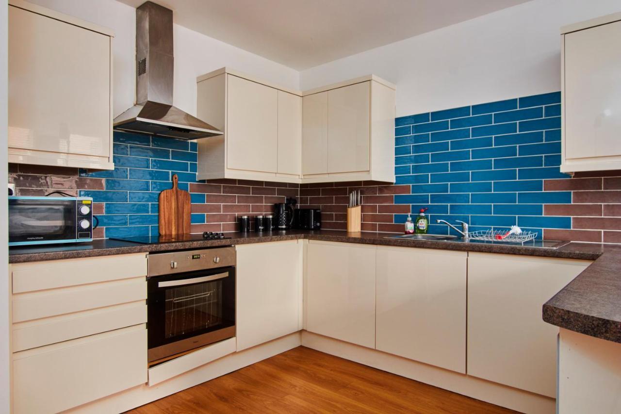 Spacious Centre 3 Bedroom, 3 Bathroom Apartment