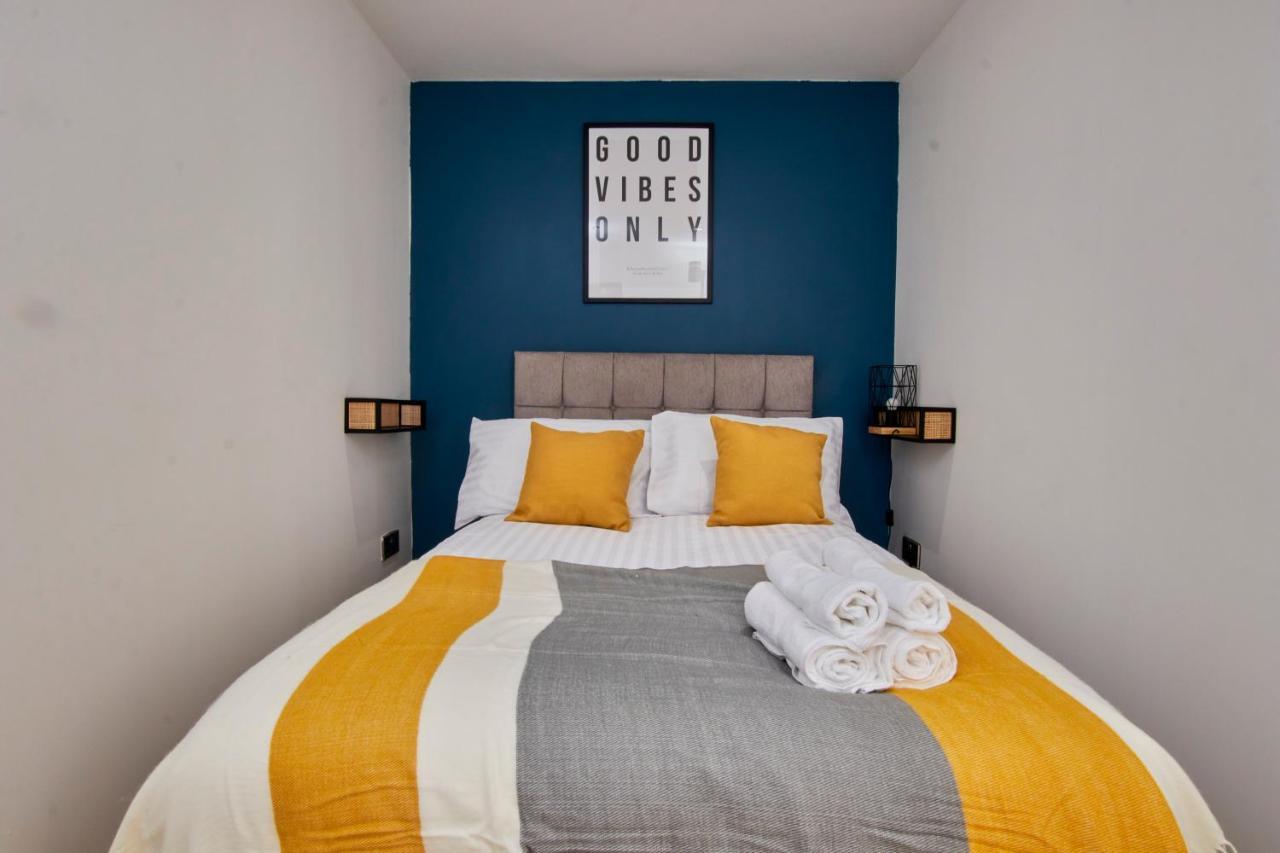 Apartment Spacious Centre 3 Bedroom, 3 Bathroom *