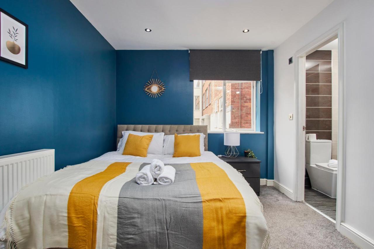 Spacious Centre 3 Bedroom, 3 Bathroom