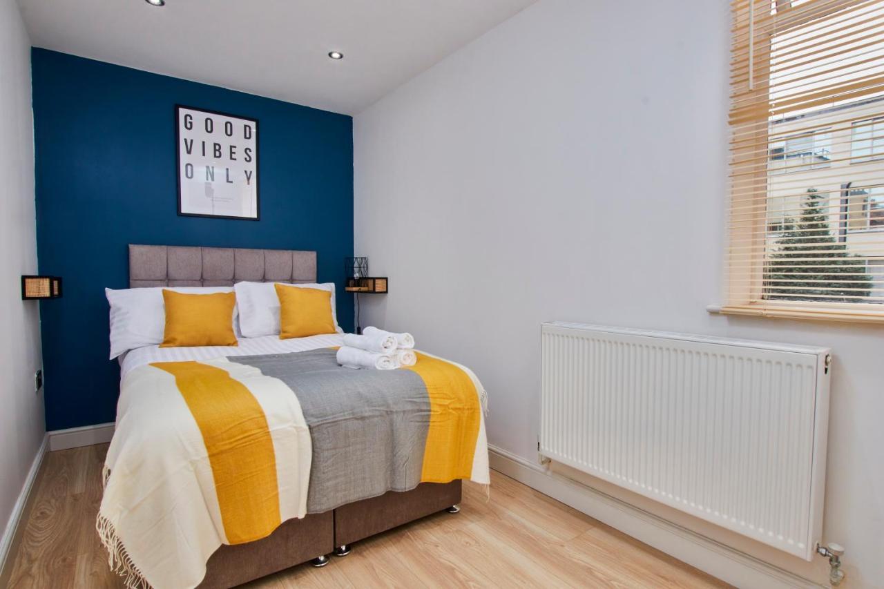 Spacious Centre 3 Bedroom, 3 Bathroom