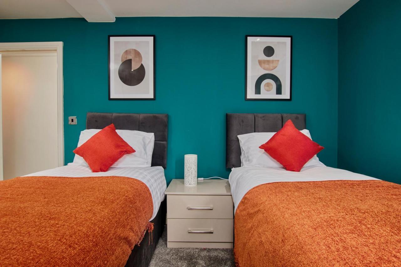 Spacious Centre 3 Bedroom, 3 Bathroom Apartment